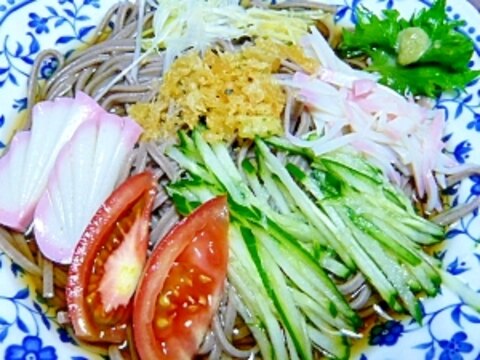 いっぱいのっけて！サラダ風“冷しタヌキ”